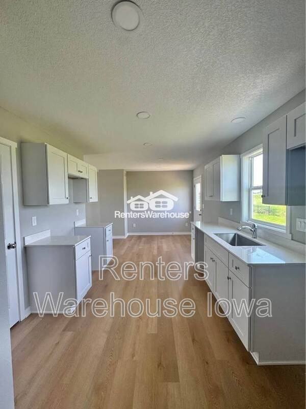 1009 Adler Ct - Photo 3 of 25