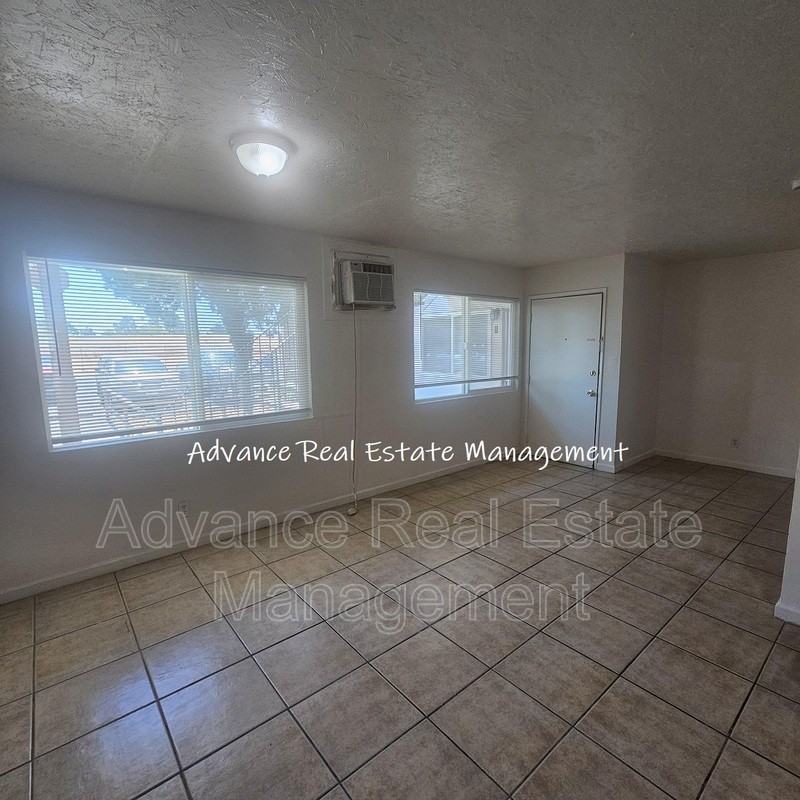 321 Fairbanks Ave - Photo 3 of 8
