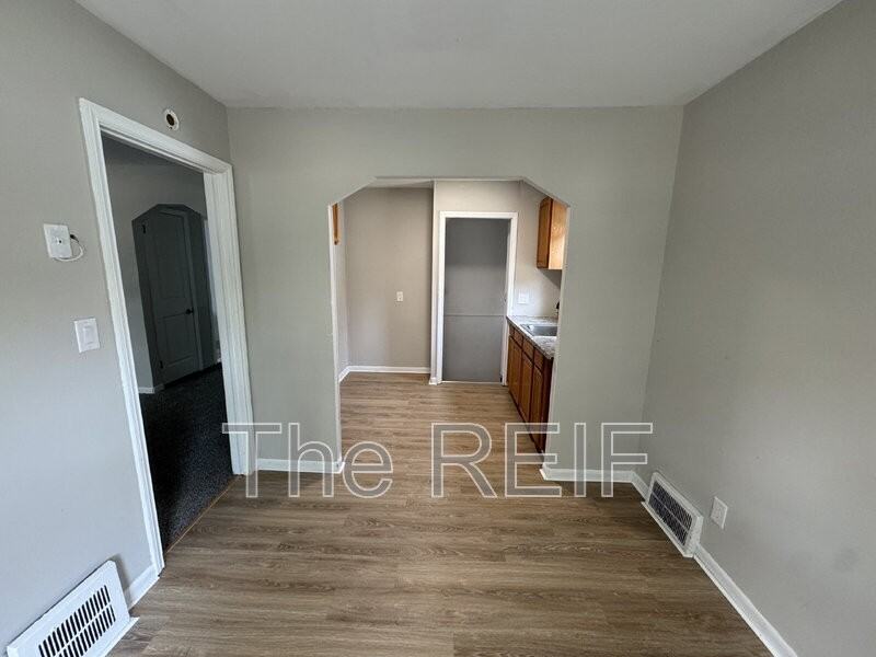 18941 Elkhart St - Photo 6 of 12