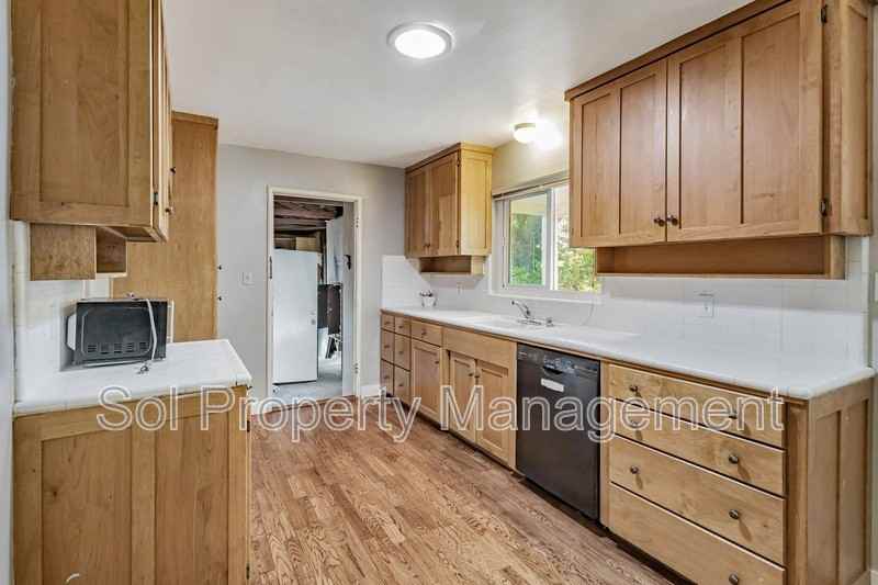 1401 Laurent St - Photo 6 of 35