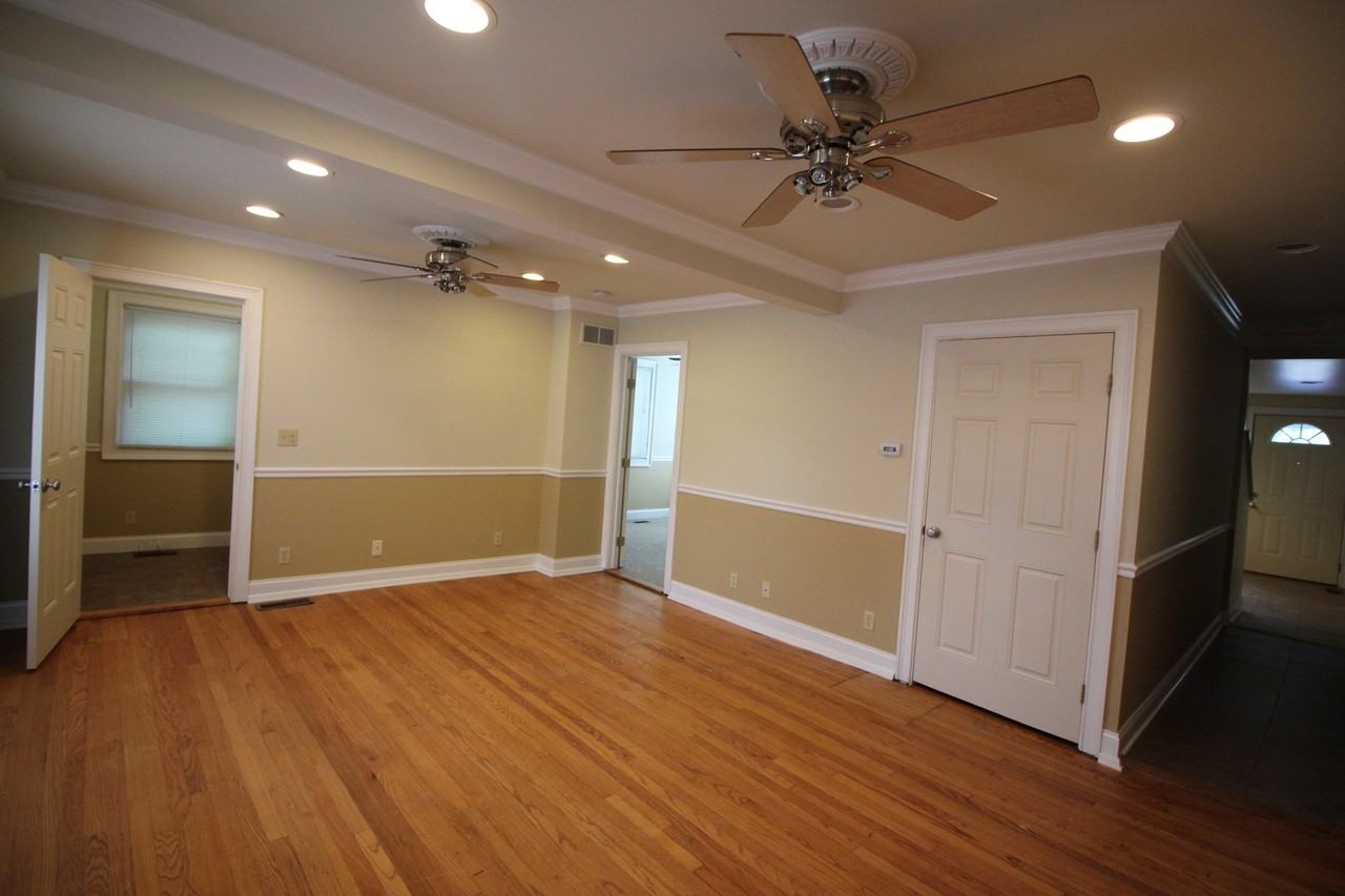 703 Washtenaw - Photo 4 of 23