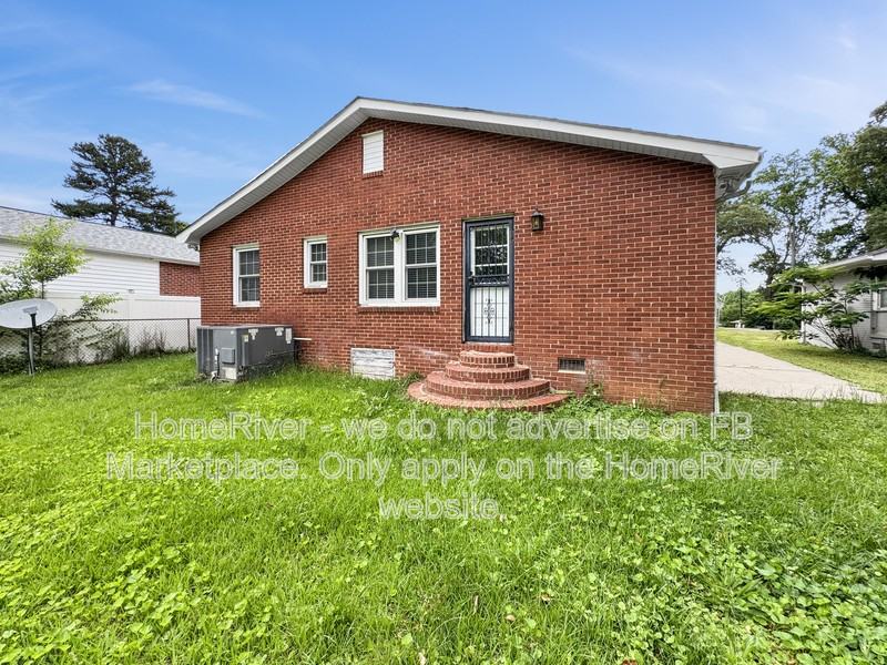 1901 Haines St - Photo 5 of 19