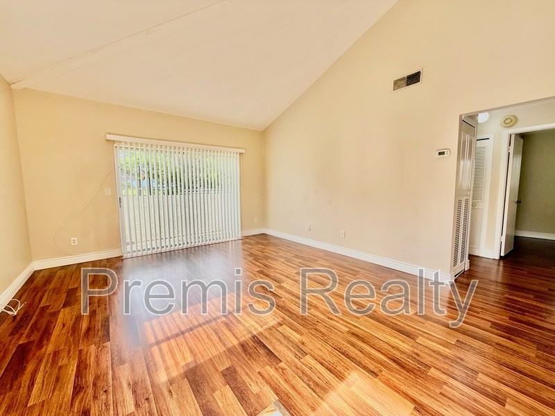 2931 Bough Ave - Photo 5 of 19