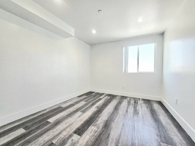 2855 Cincinnati St #7 - Photo 3 of 9