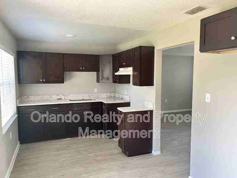5017 Elese St - Photo 3 of 15