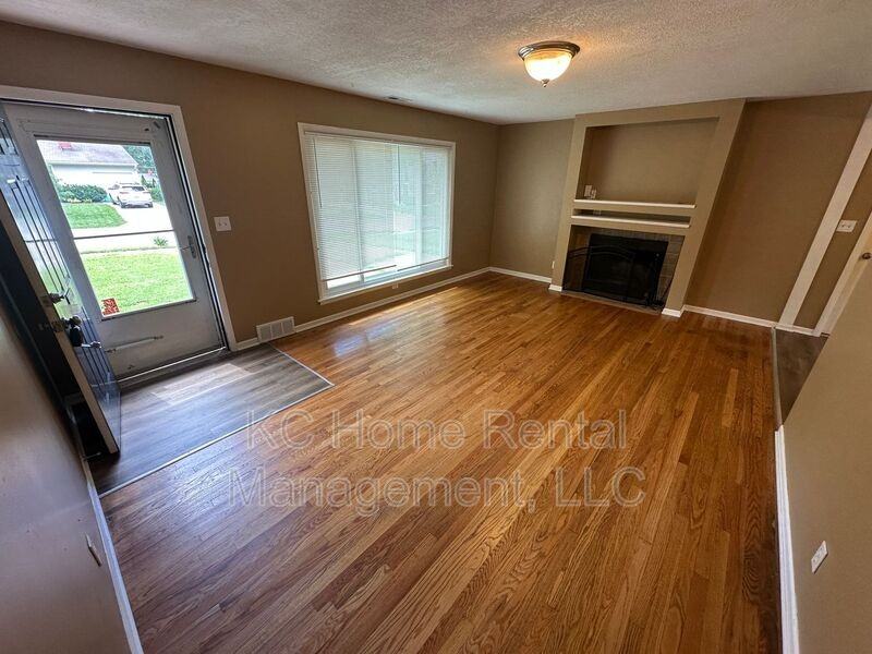 7143 Newton Dr - Photo 3 of 33