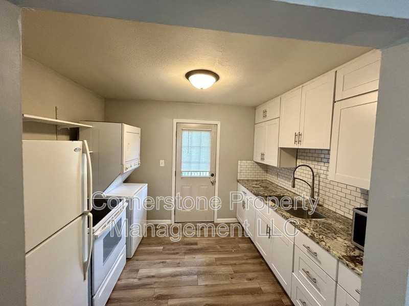 1609 W 22nd Ter - Photo 3 of 7