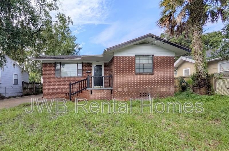 1242 E 11th St - Photo 2 of 14