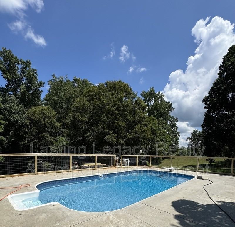 192 Fostall Dr - Photo 3 of 25