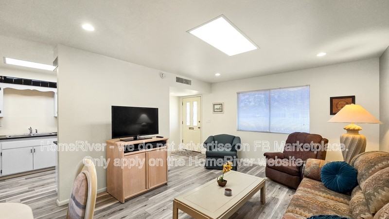 10828 W Crosby Dr - Photo 3 of 14