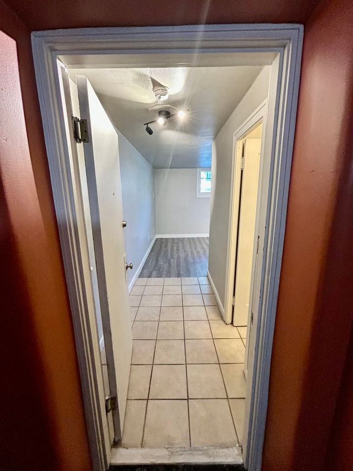 Pollyanna Apartments - Photo 2 of 9