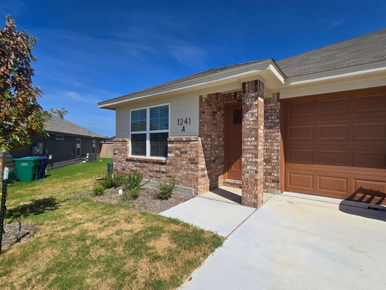 1241 Lexington Dr - Photo 2 of 22