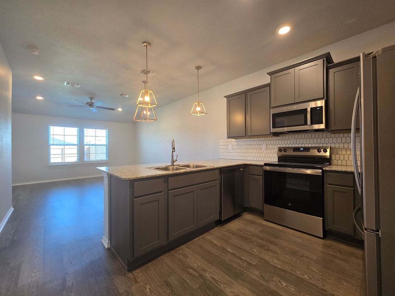 1241 Lexington Dr - Photo 3 of 22