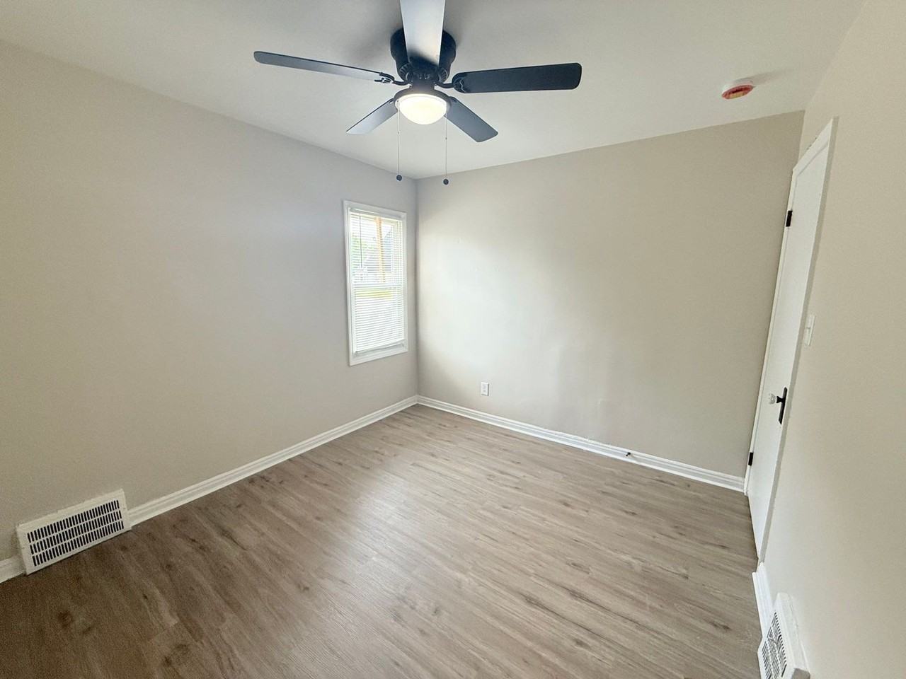 15909 Maddelein Street - Photo 4 of 7