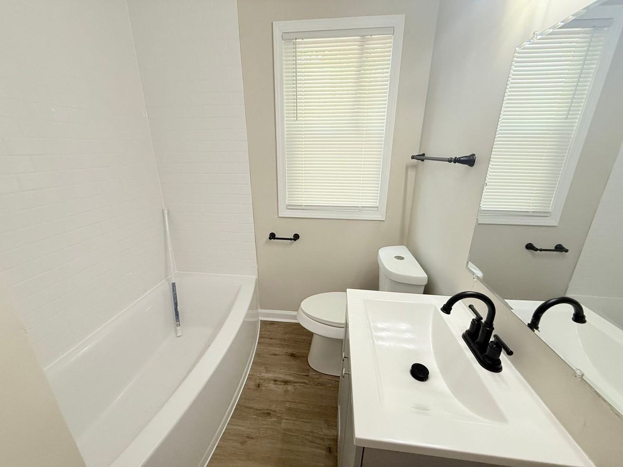 15909 Maddelein Street - Photo 5 of 7