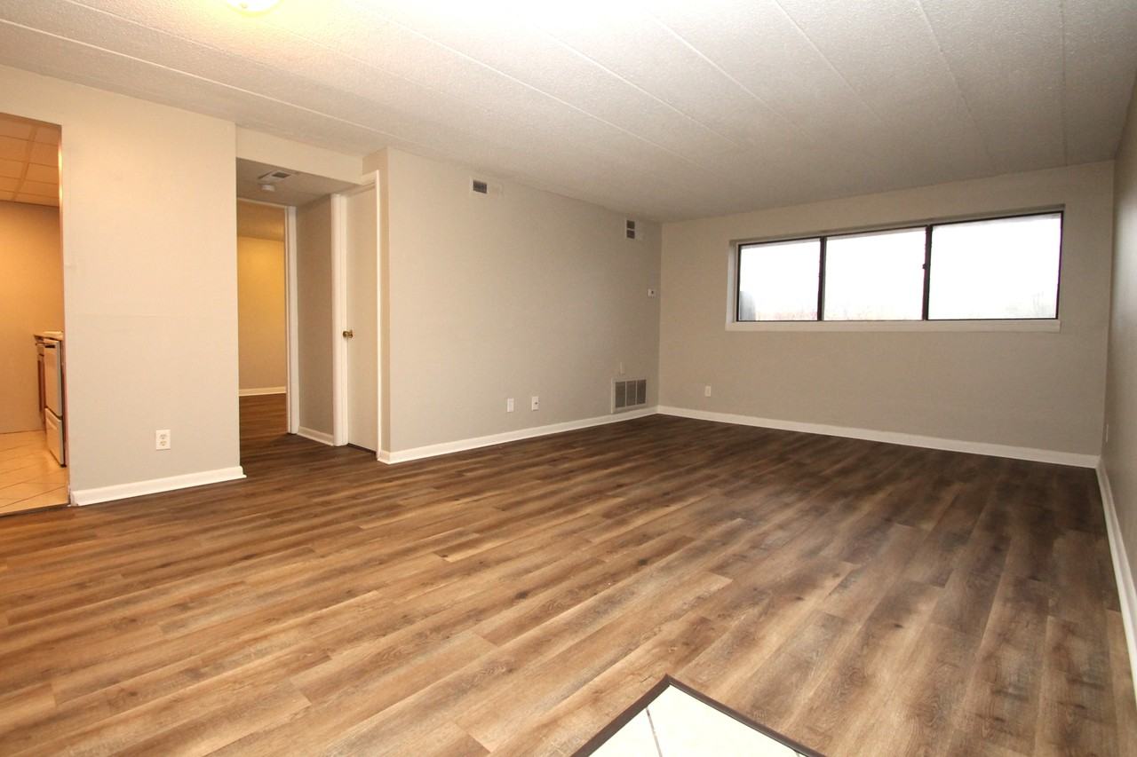 BERKSHIRE -- 056 - Photo 4 of 17