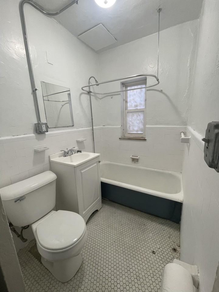 3136 Grand Ave - Photo 4 of 21