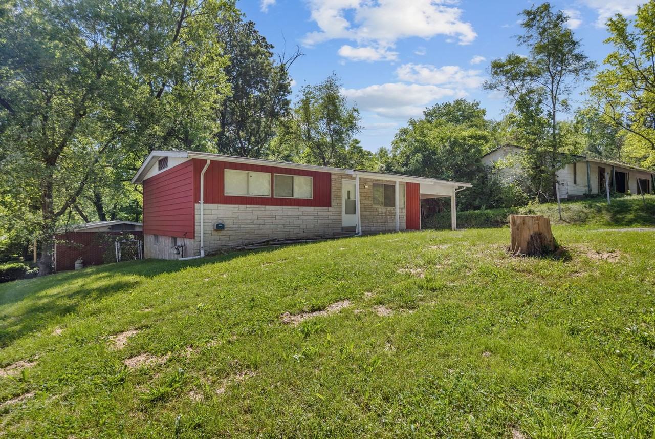 10216 Green Valley Dr - Photo 2 of 12