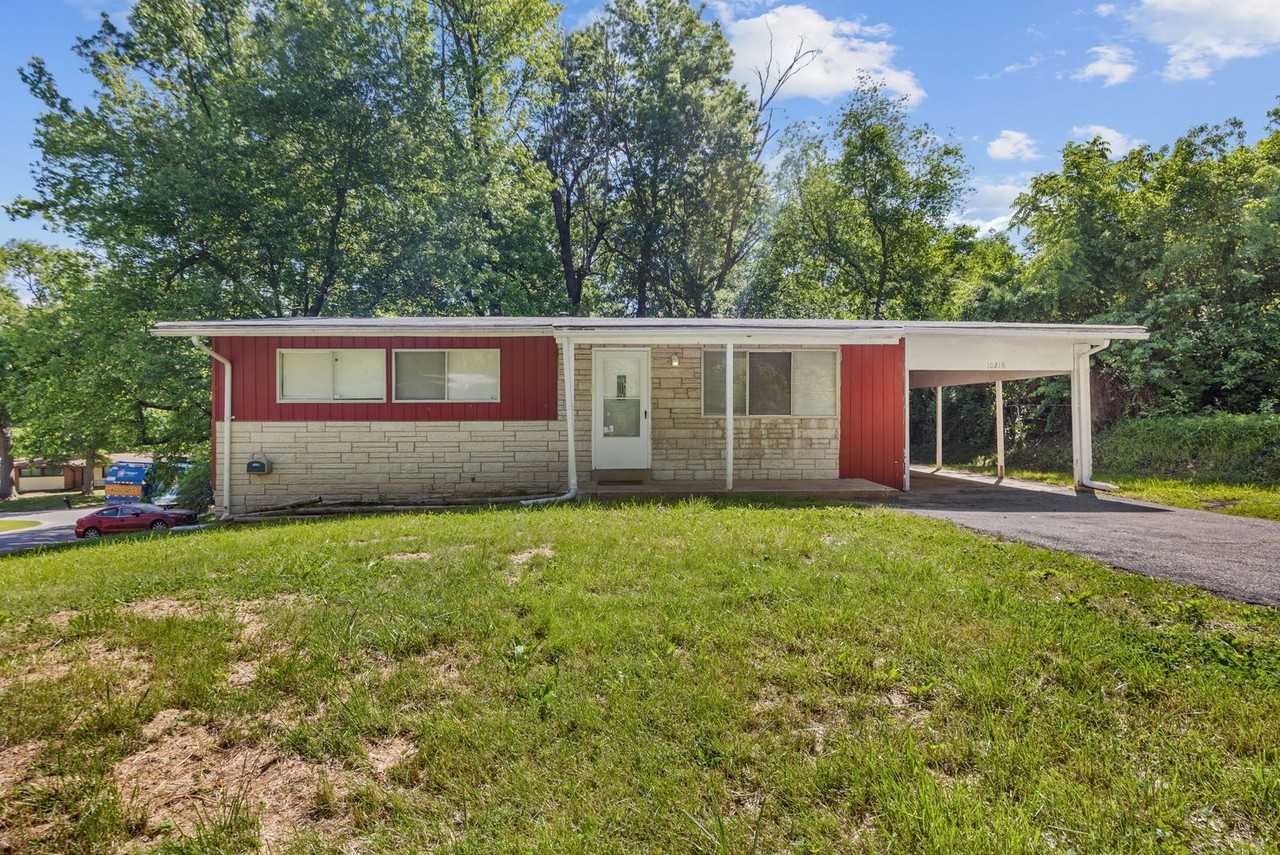 10216 Green Valley Dr - Photo 3 of 12