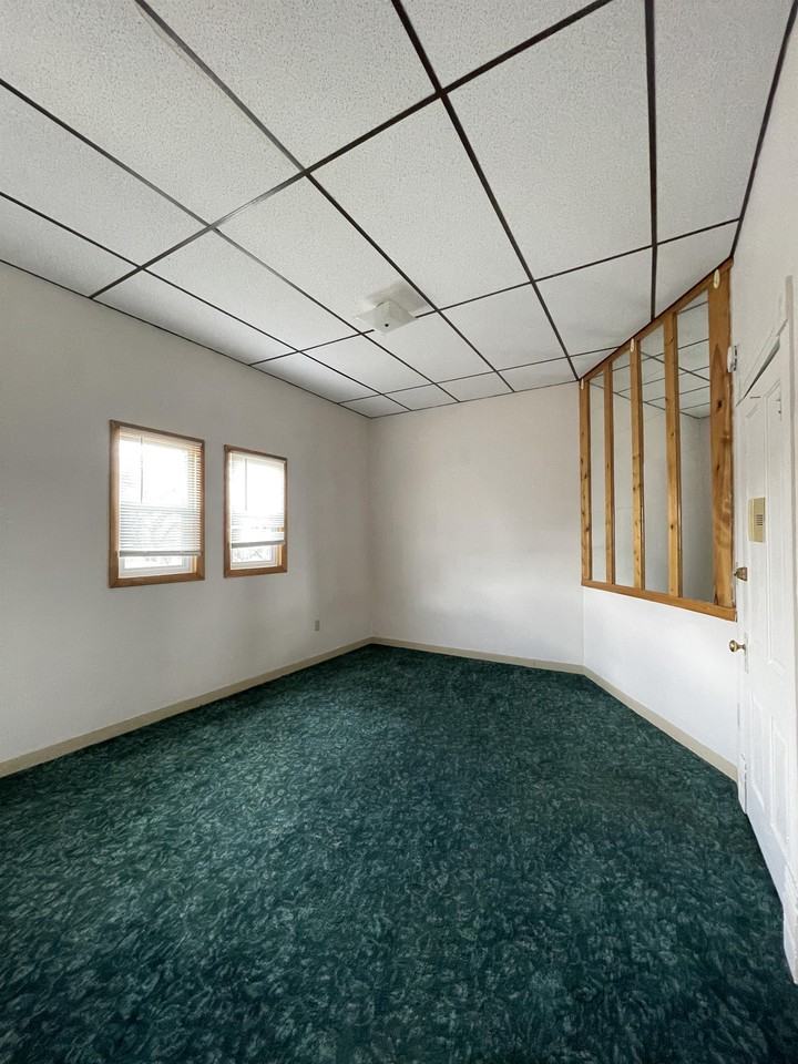 424 S Brooks St - Photo 2 of 13