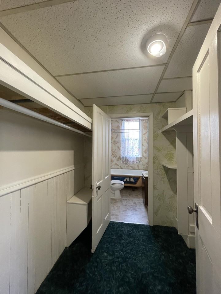 424 S Brooks St - Photo 3 of 13