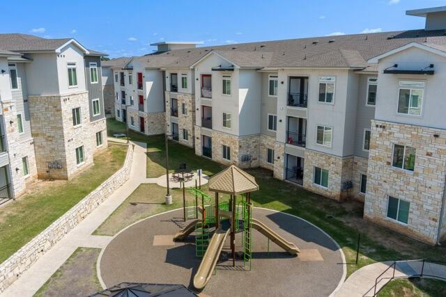 Estates at Norwood - Photo 4 of 21