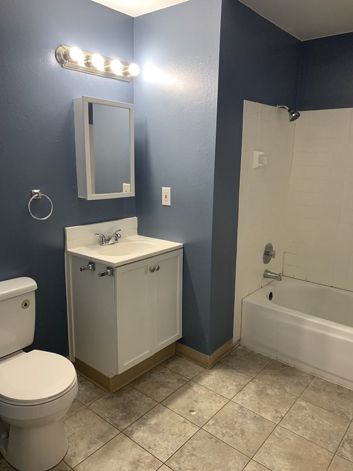 15917 East Sprague Avenue - Photo 3 of 5