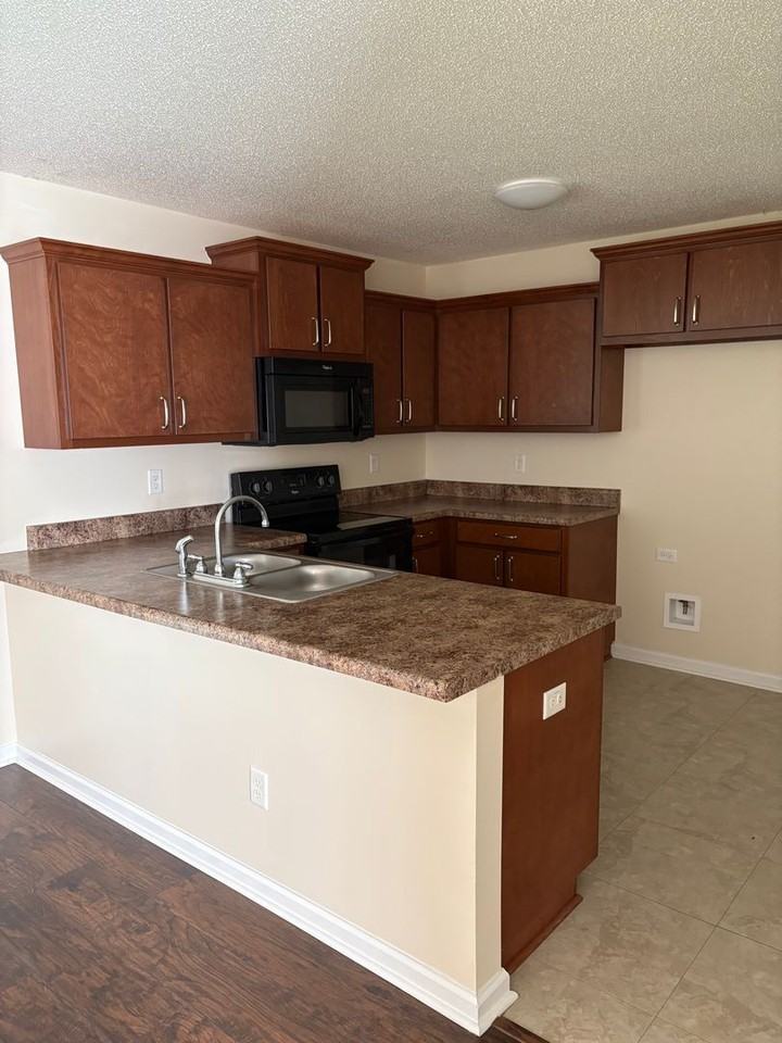 1231 Ball Park Ave Ne - Photo 2 of 10