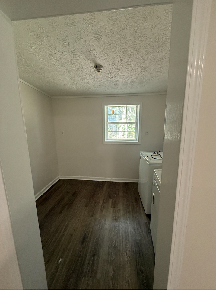 53 Park Ln - Photo 4 of 13