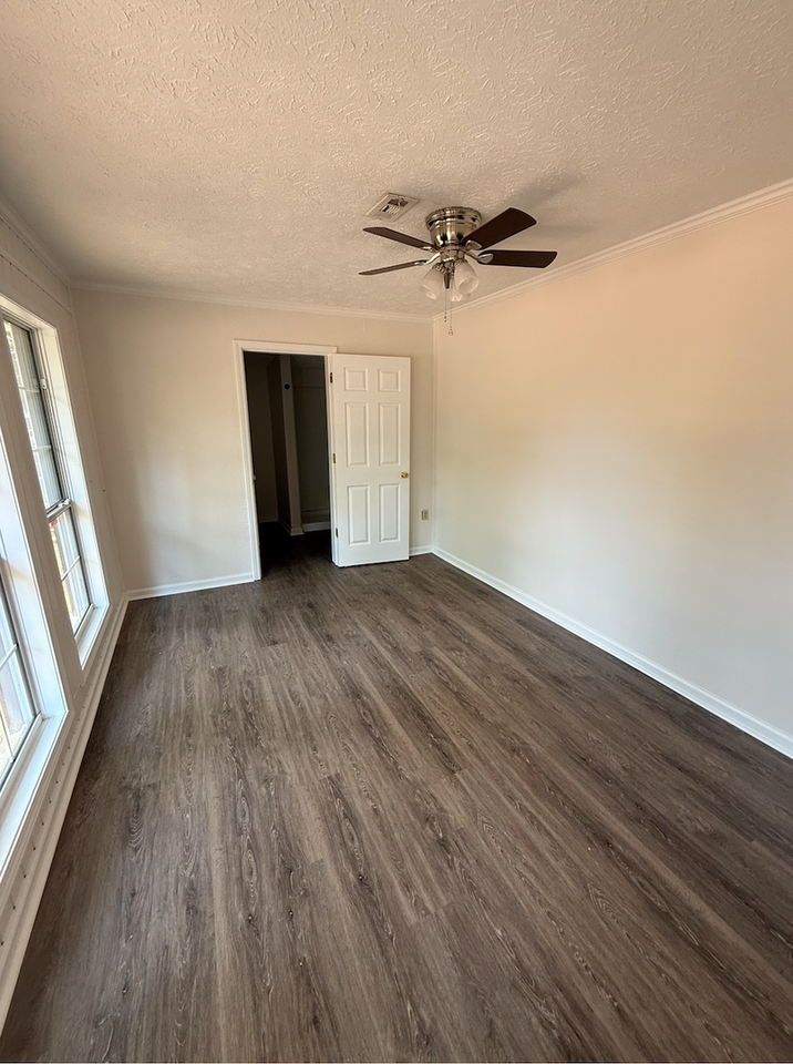 53 Park Ln - Photo 5 of 13