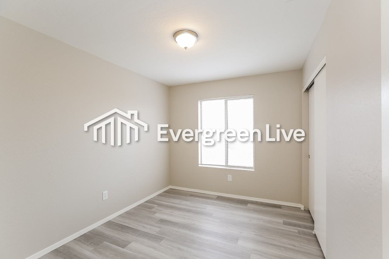 10422 W Oregon Ave - Photo 6 of 23