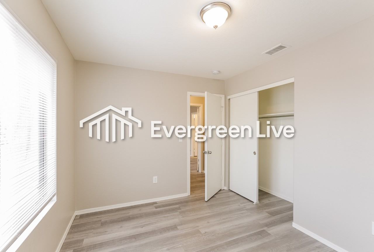 10422 W Oregon Ave - Photo 5 of 21