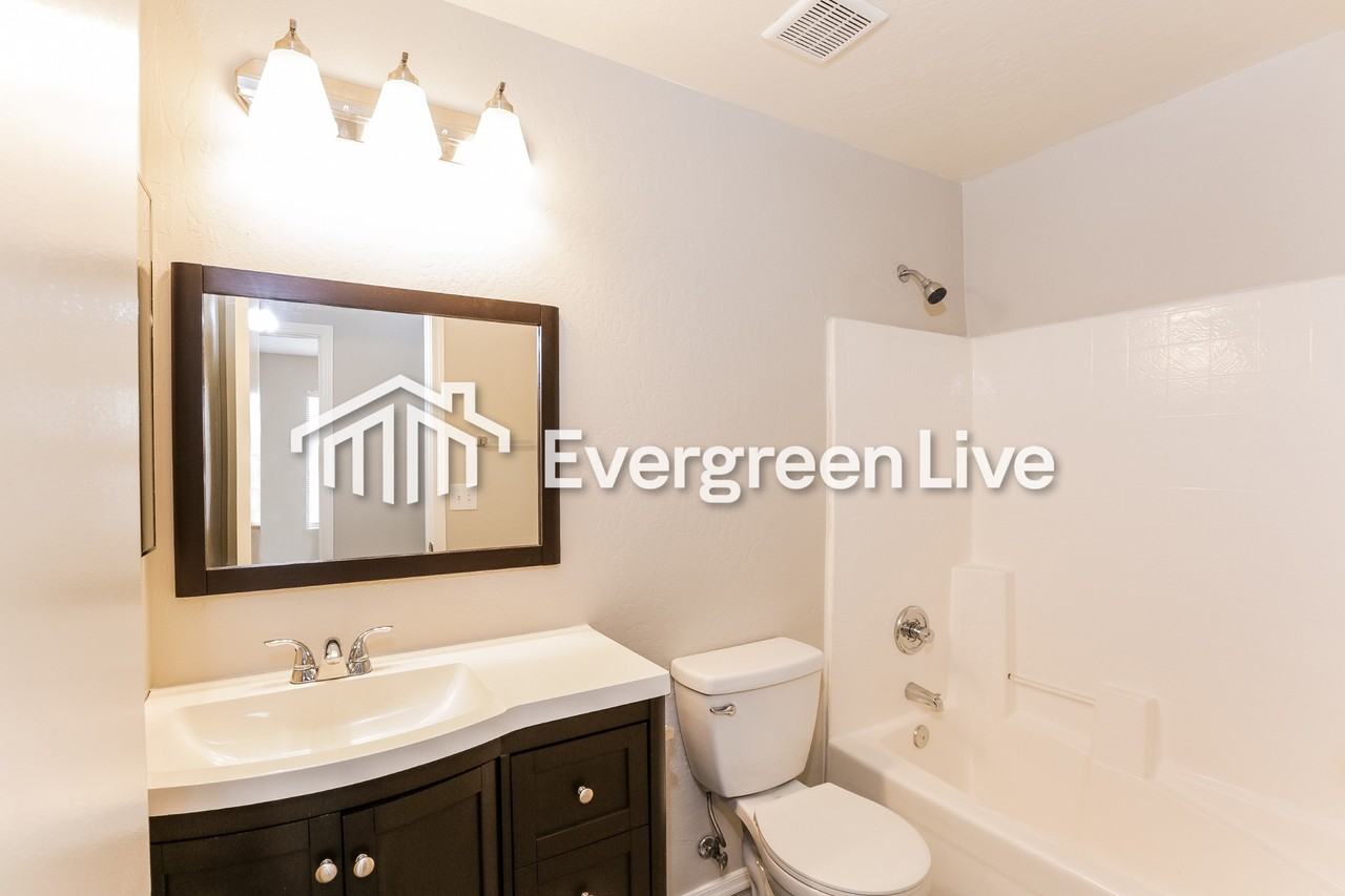 10422 W Oregon Ave - Photo 6 of 21