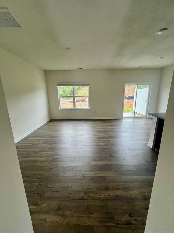 3461 Tyee Crossing Way - Photo 5 of 29