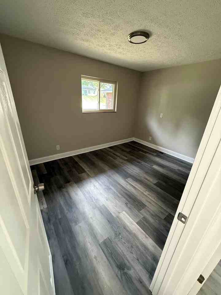2010 Adelaide Blvd - Photo 4 of 5