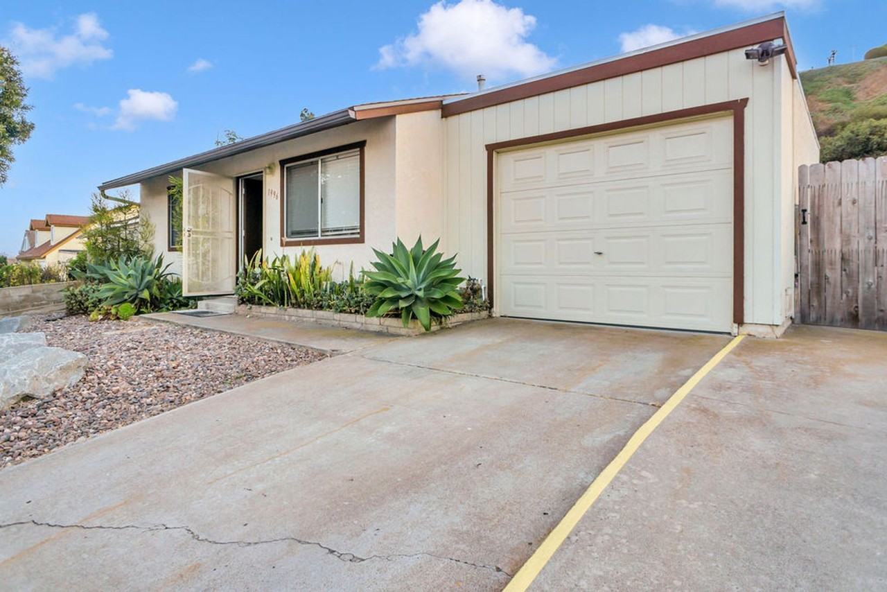 1996 Hanford Dr - Photo 2 of 21