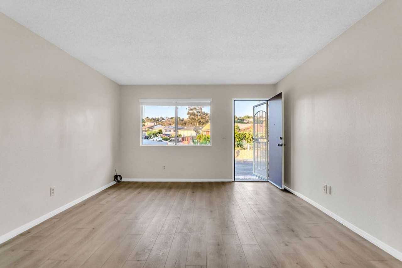 1996 Hanford Dr - Photo 3 of 21