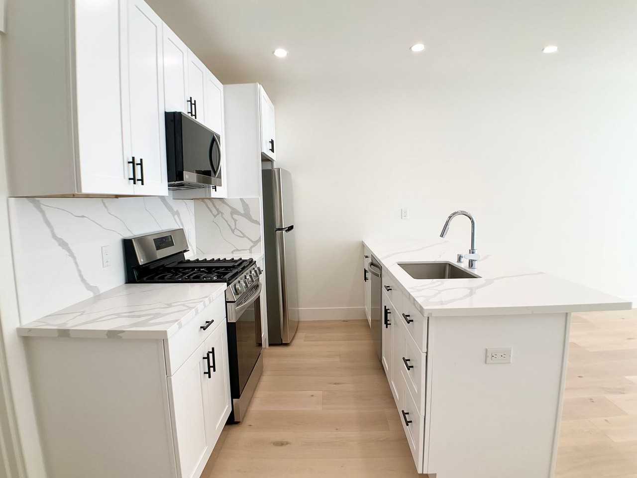 1601 Beach St #201 - Photo 4 of 20