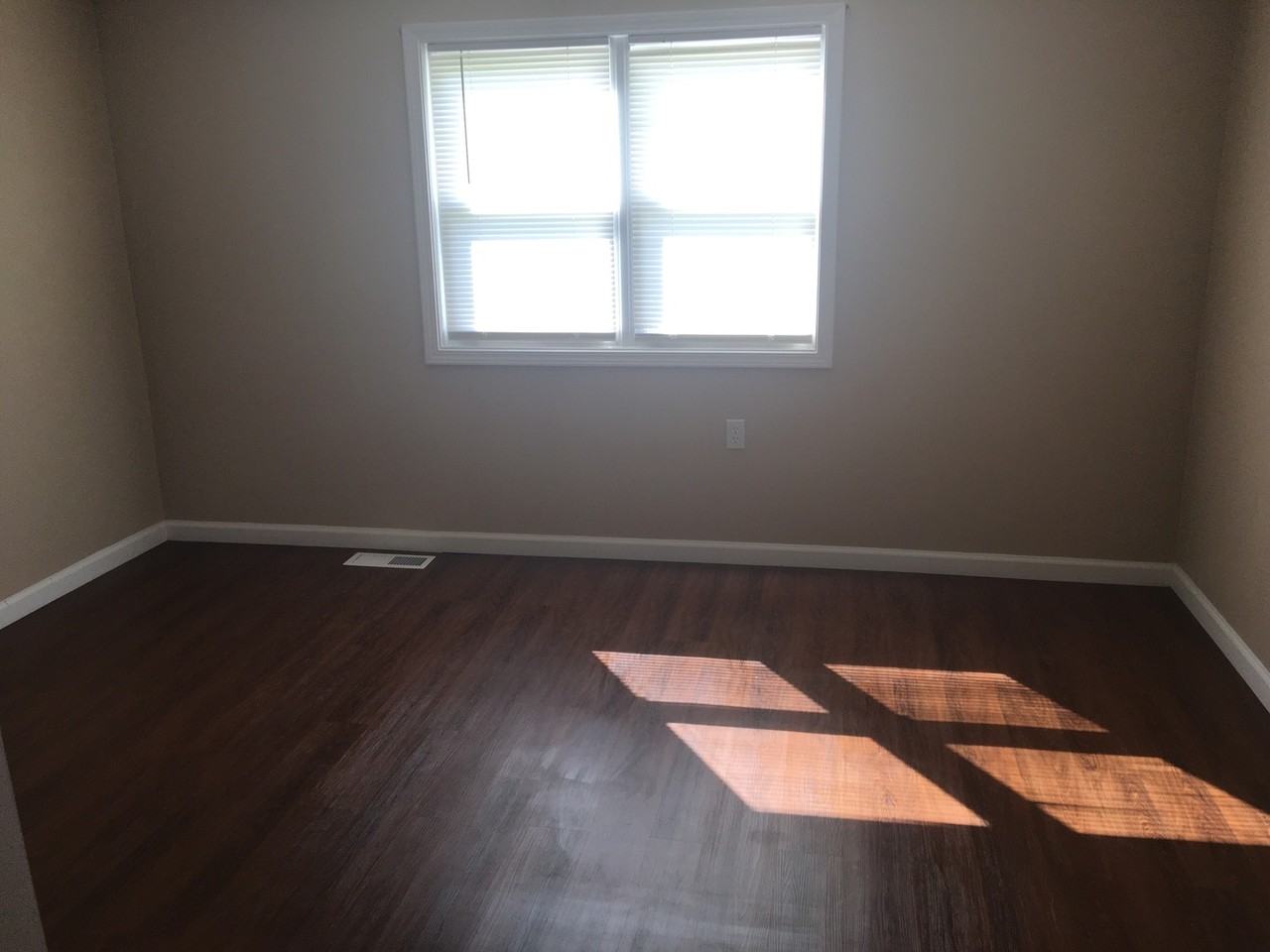 1906 Michigan St - Photo 2 of 8