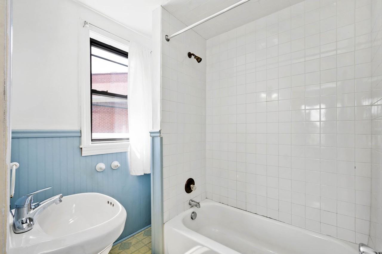 334 Overbrook Boulevard - Photo 2 of 27