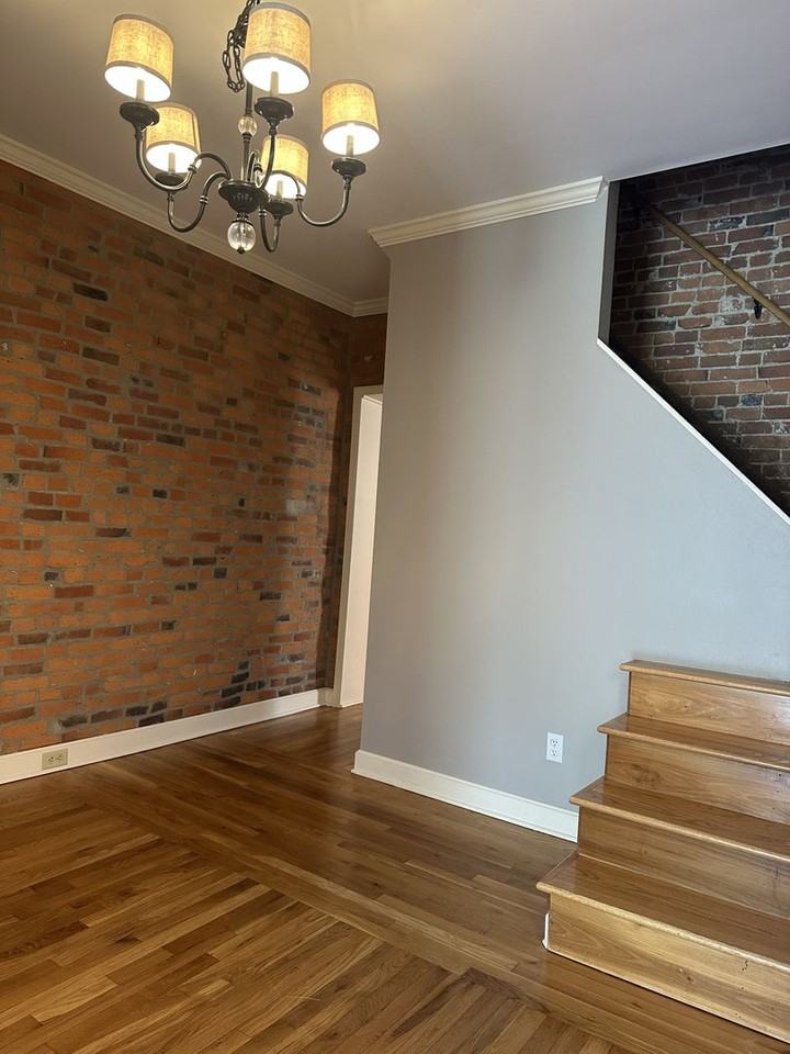 820 Summit St - Photo 3 of 15