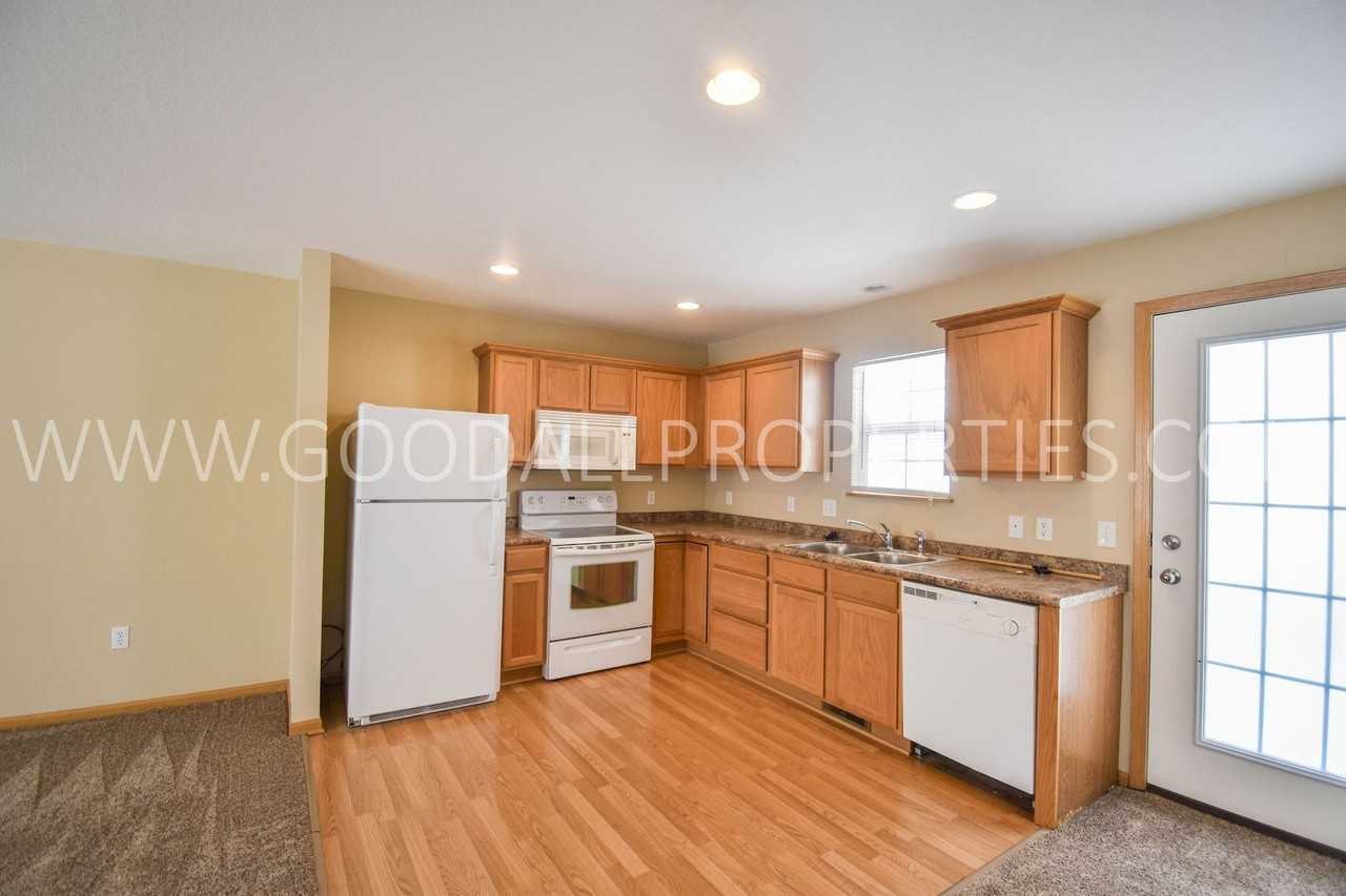 4306 152nd Place - Photo 2 of 16