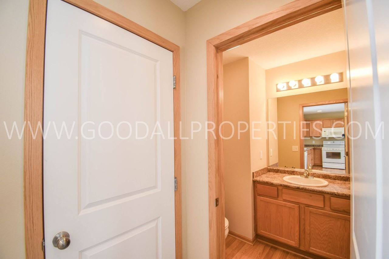 4306 152nd Place - Photo 5 of 16