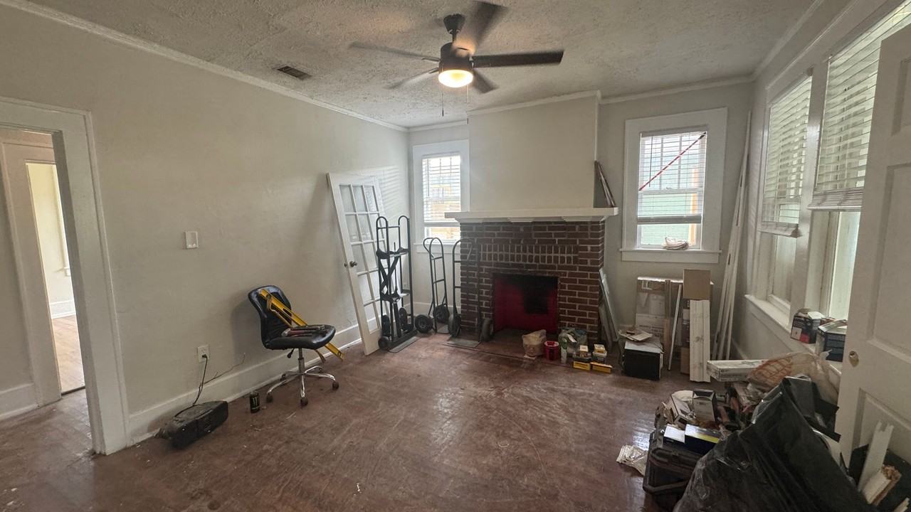 1208 E 39th St - Photo 3 of 10