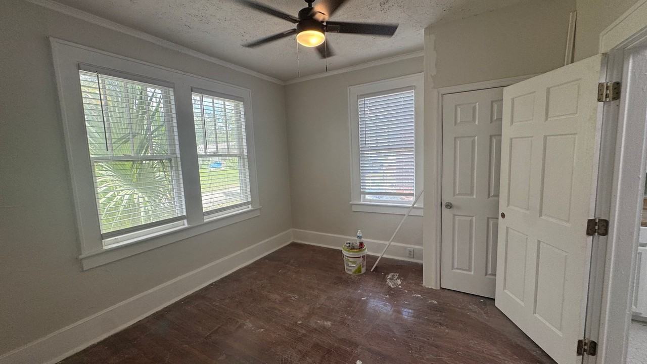 1208 E 39th St - Photo 4 of 10