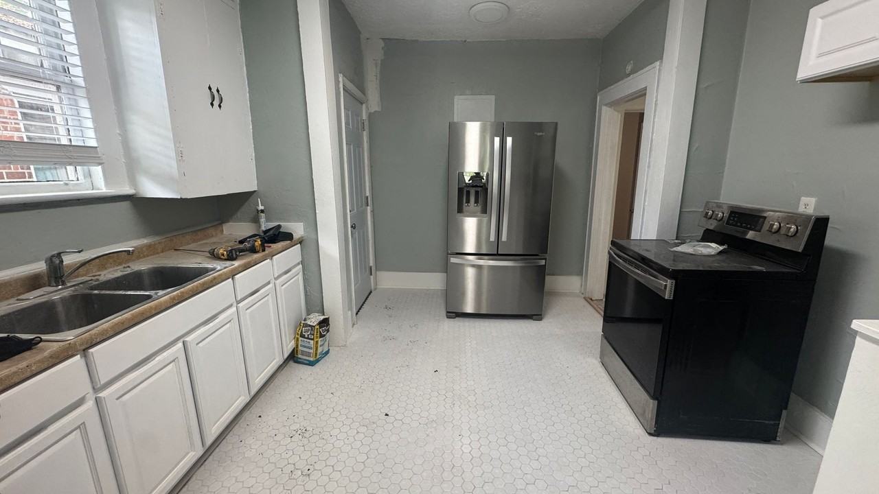1208 E 39th St - Photo 5 of 10
