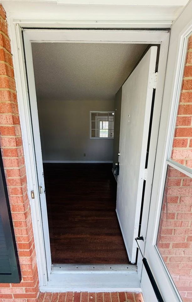 289 Ramona Dr - Photo 2 of 17