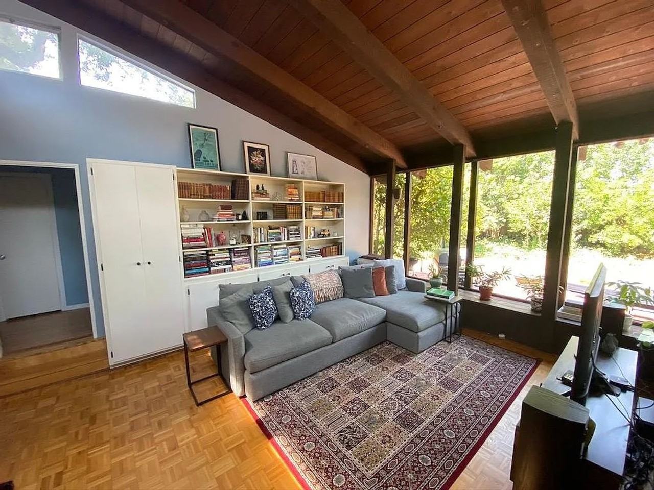 321 Bay Rd - Photo 3 of 12