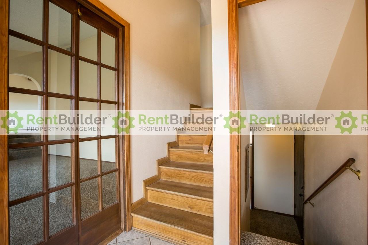 10 Aspen Rd - Photo 2 of 25