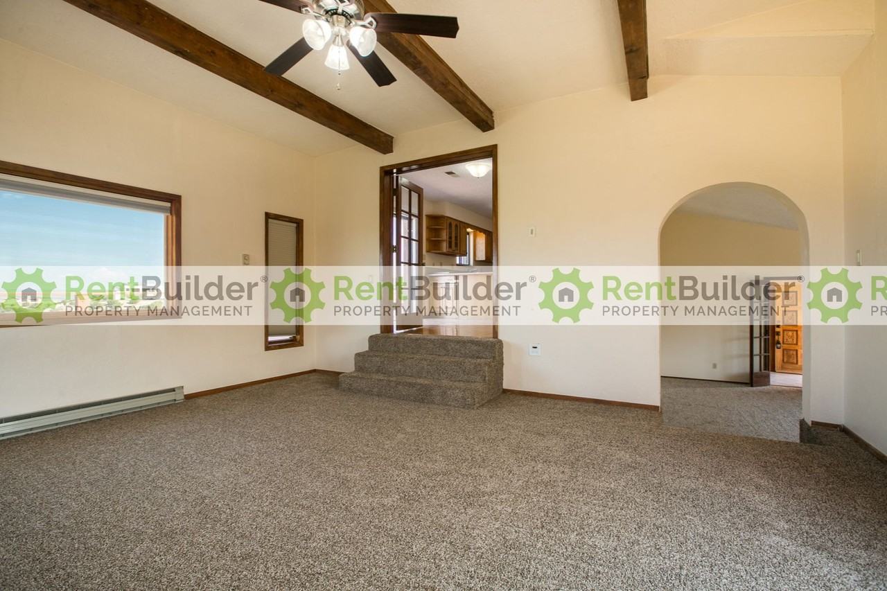 10 Aspen Rd - Photo 3 of 25